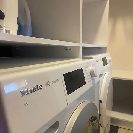 Anna's 2 ティラナ